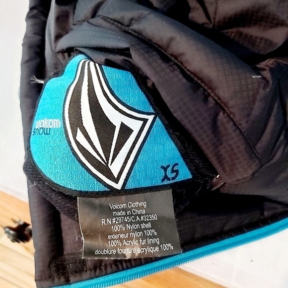 VOLCOM Snow reversible down puffer furby vest - Picture 8 of 9